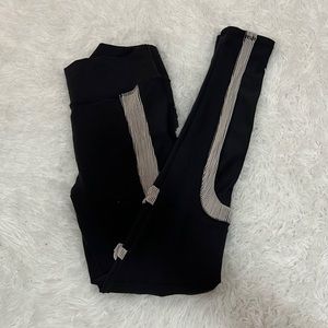 Alo Yoga Black leggings with White detail